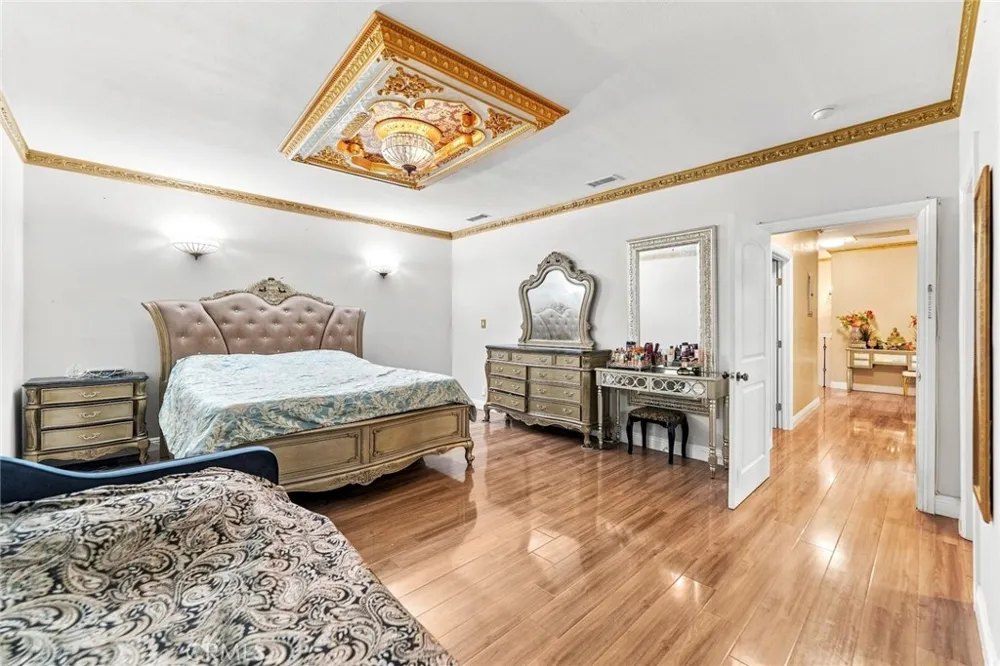 12122 207th Lakewood, CA 90715