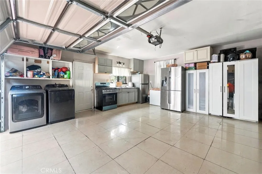 12122 207th Lakewood, CA 90715