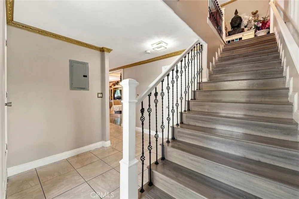 12122 207th Lakewood, CA 90715