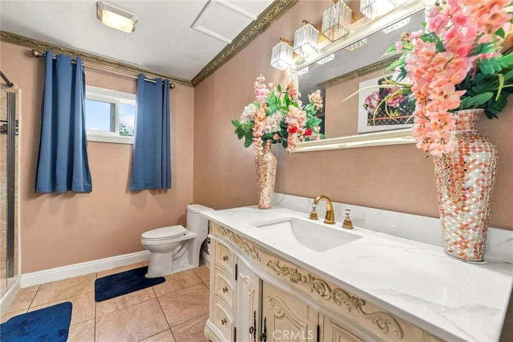 12122 207th Lakewood, CA 90715