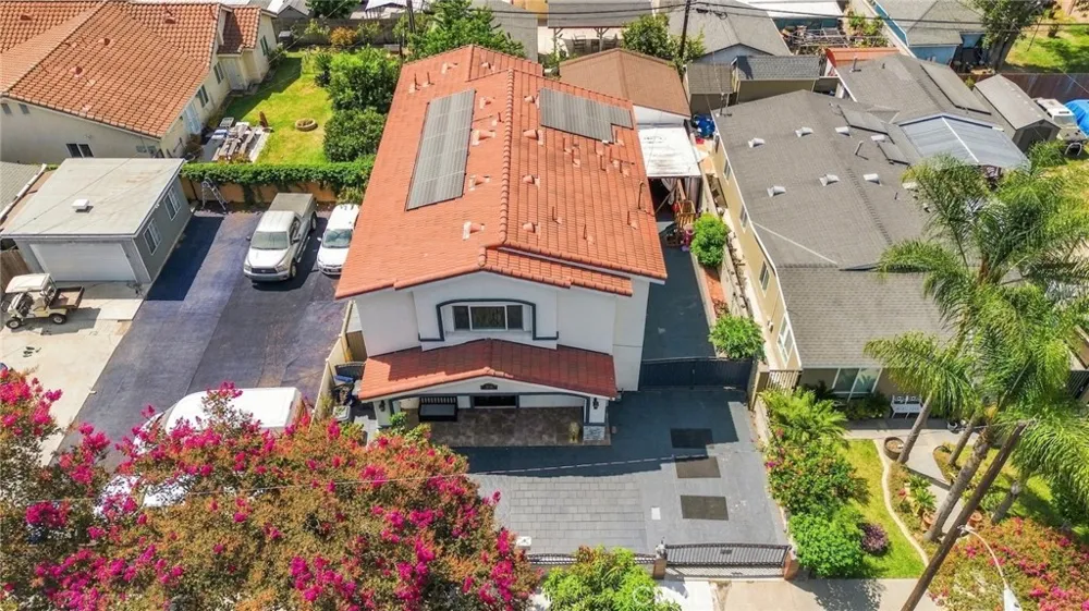 12122 207th Lakewood, CA 90715