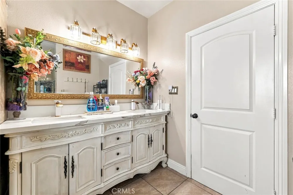 12122 207th Lakewood, CA 90715