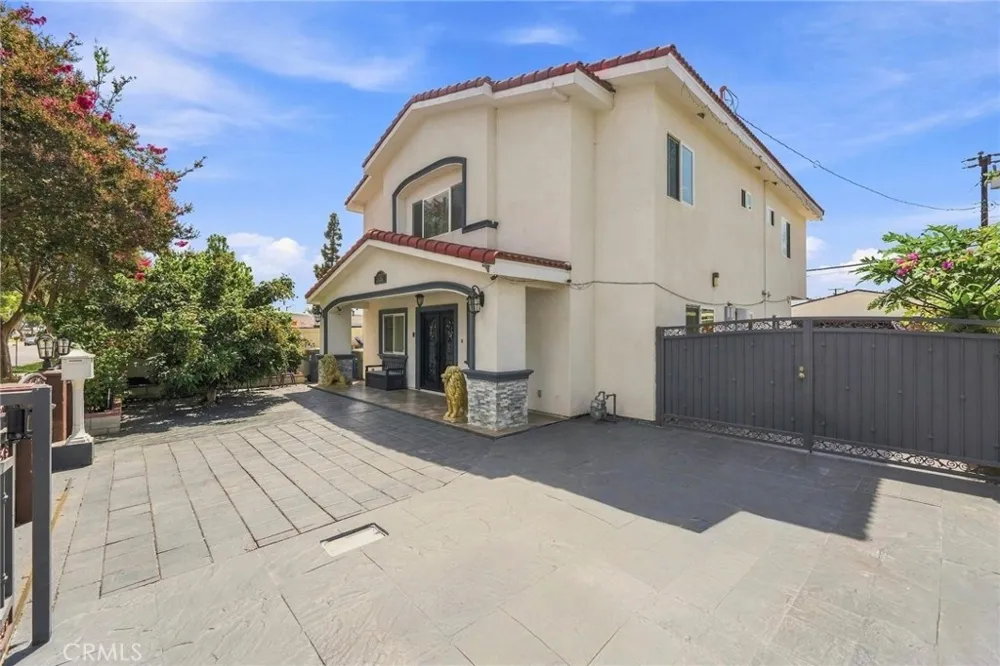 12122 207th Lakewood, CA 90715