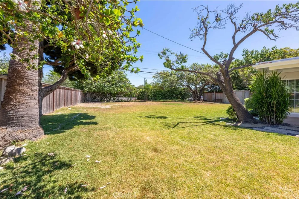 6551 E. Bacarro Long Beach, CA 90815