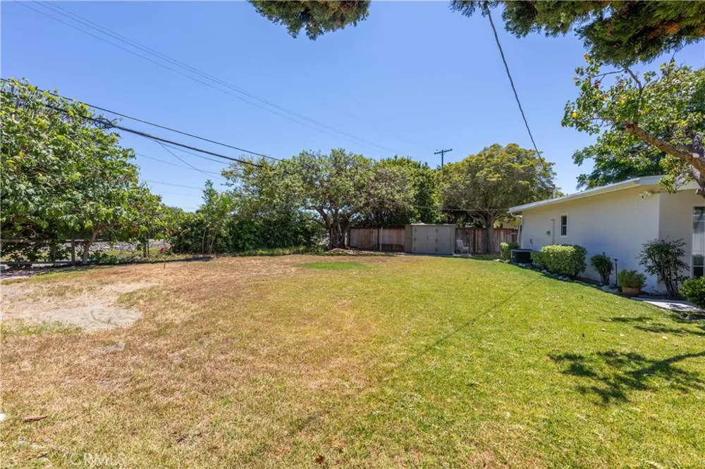 6551 E. Bacarro Long Beach, CA 90815