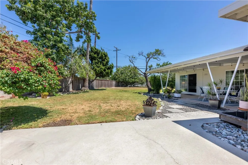 6551 E. Bacarro Long Beach, CA 90815