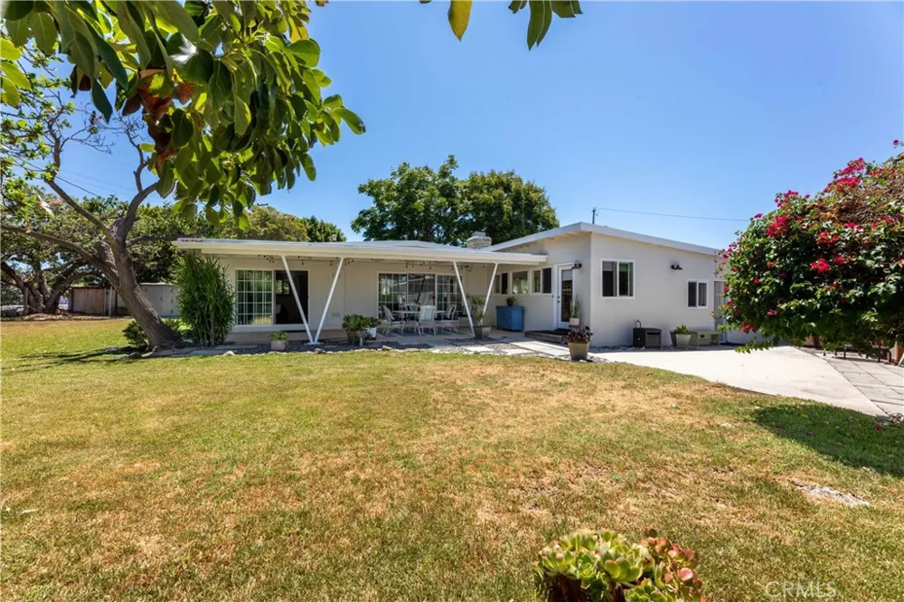 6551 E. Bacarro Long Beach, CA 90815