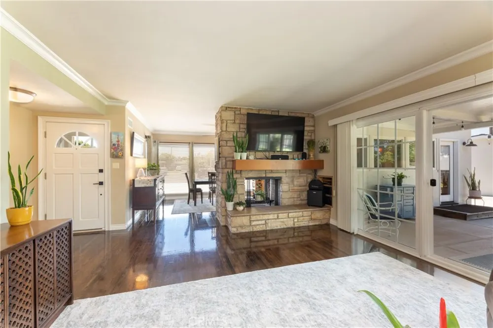 6551 E. Bacarro Long Beach, CA 90815