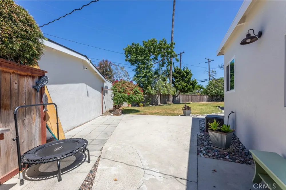 6551 E. Bacarro Long Beach, CA 90815