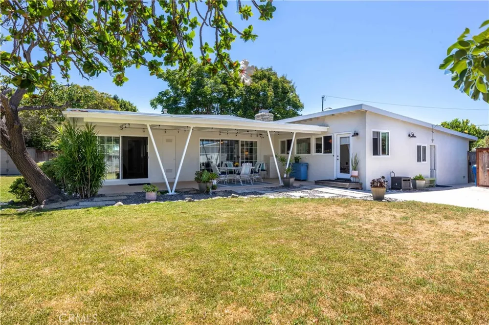 6551 E. Bacarro Long Beach, CA 90815