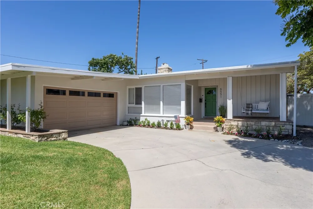 6551 E. Bacarro Long Beach, CA 90815