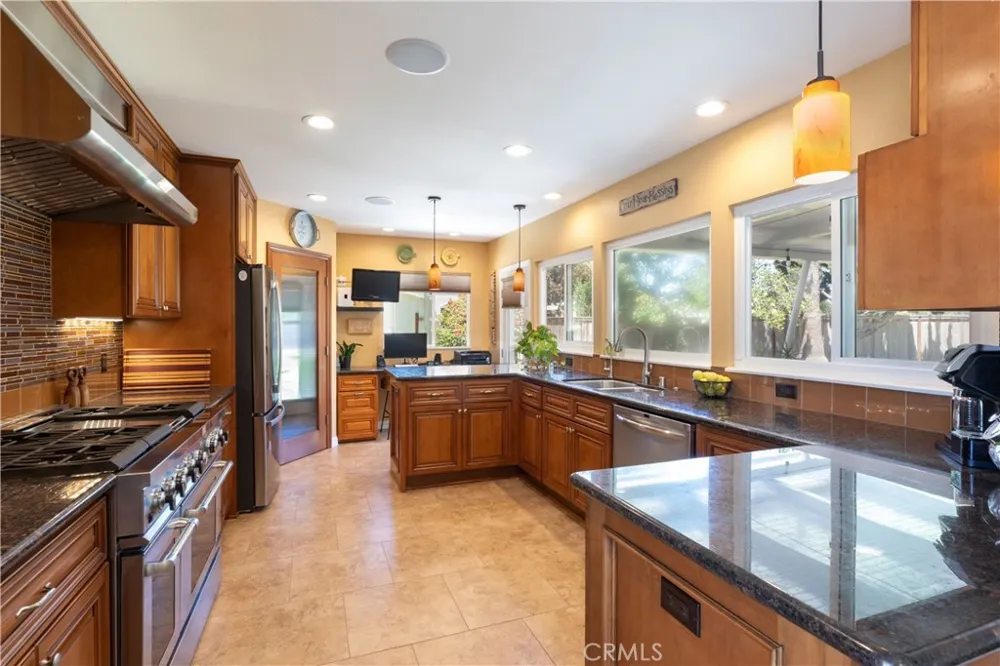 6551 E. Bacarro Long Beach, CA 90815