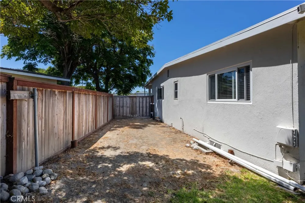 6551 E. Bacarro Long Beach, CA 90815