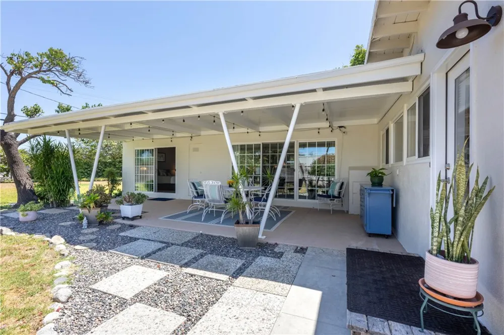 6551 E. Bacarro Long Beach, CA 90815
