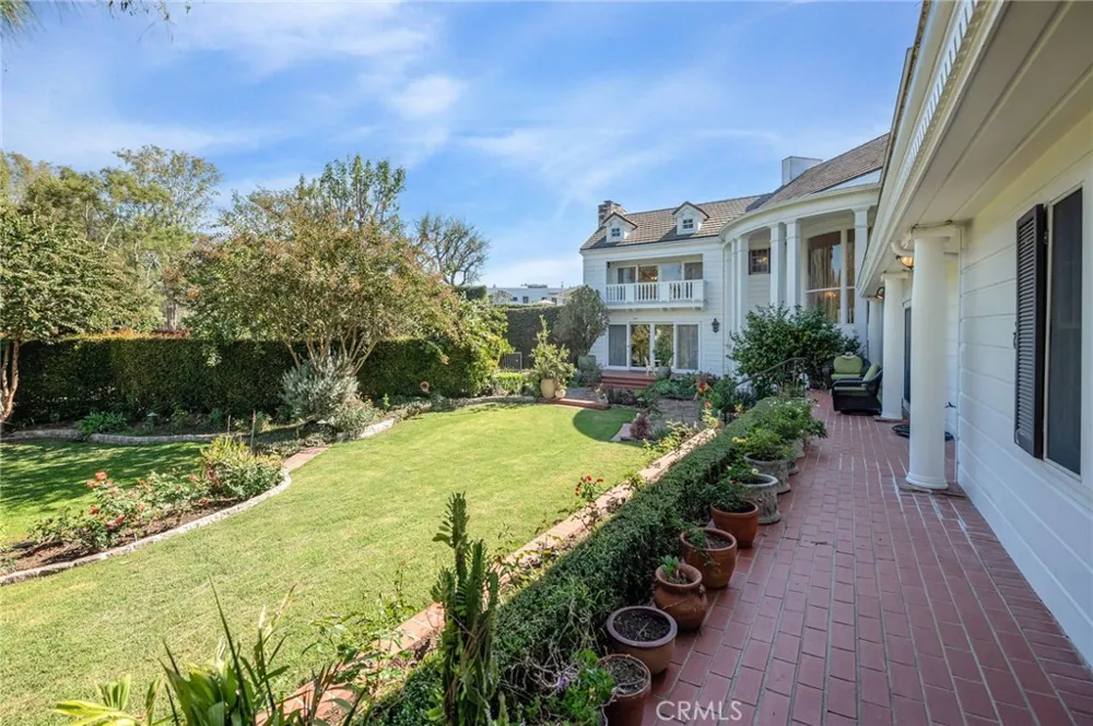 4641 Virginia Road Long Beach, CA 90807