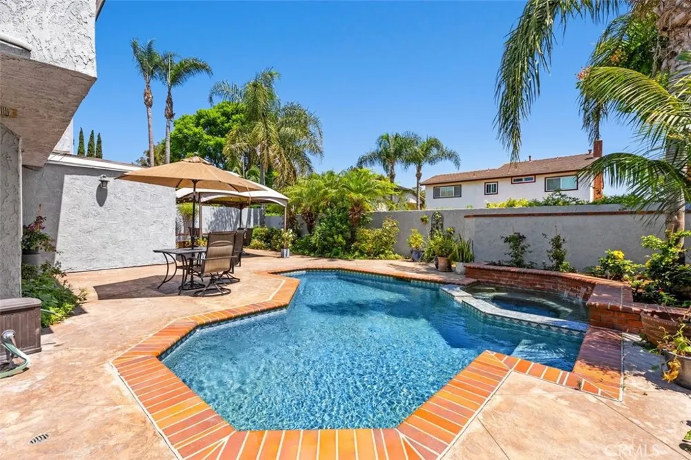 8058 E Woodsboro Avenue Anaheim Hills, CA 92807