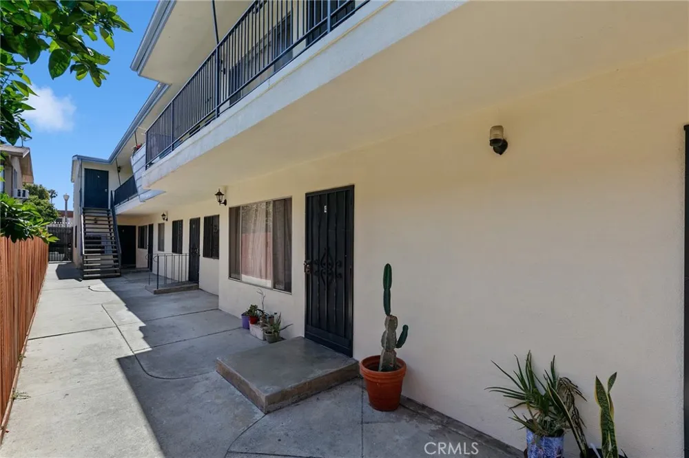 1123 Cedar Long Beach, CA 90813