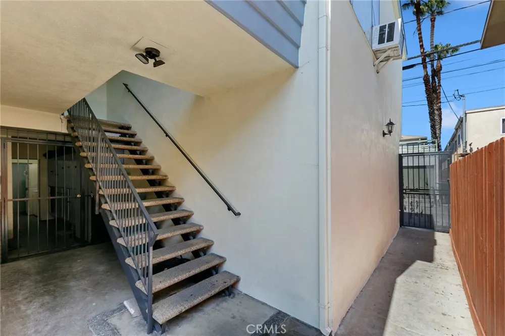 1123 Cedar Long Beach, CA 90813
