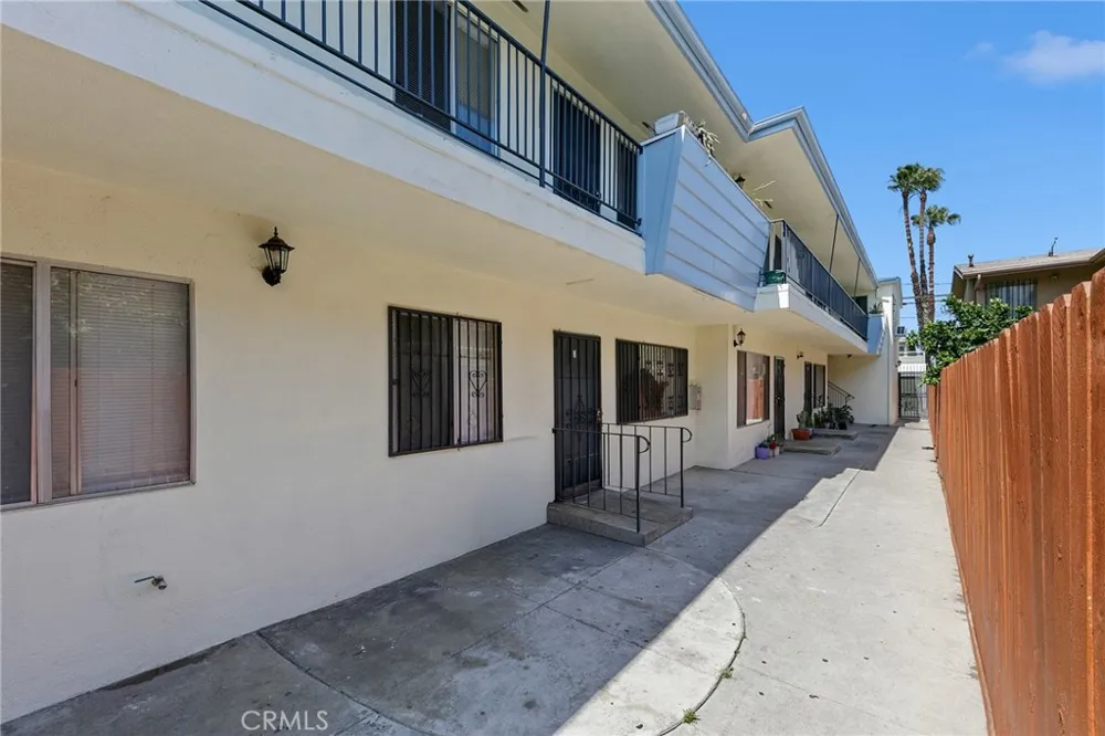 1123 Cedar Long Beach, CA 90813