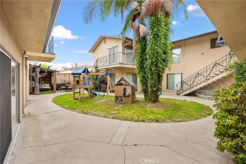 1005 E Harding Street Long Beach, CA 90805