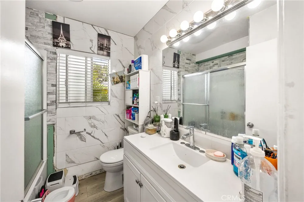1005 E Harding Street Long Beach, CA 90805