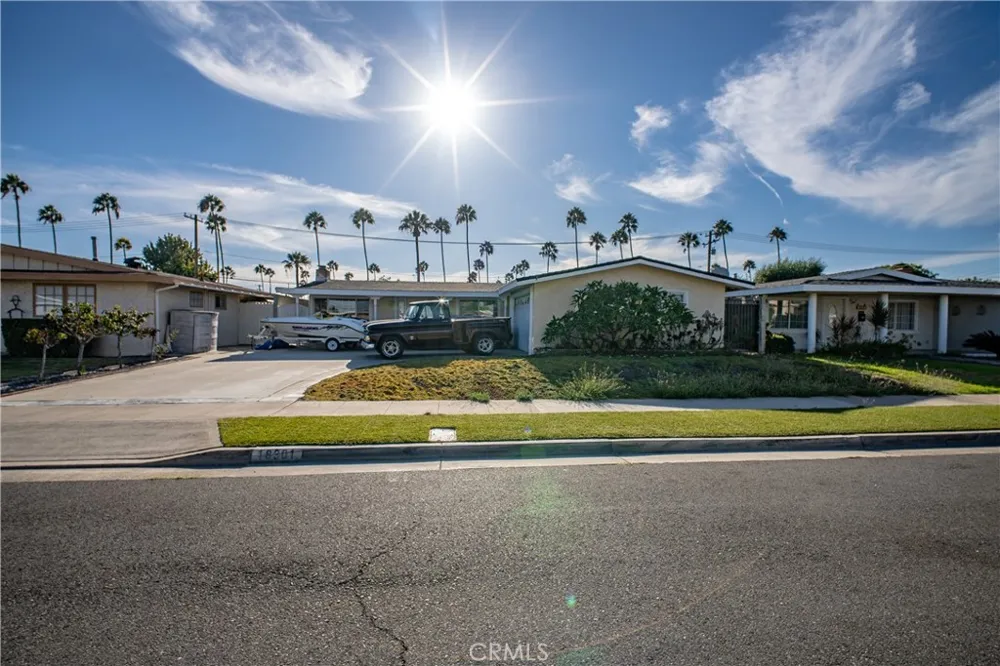18301 Pammy Huntington Beach, CA 92648