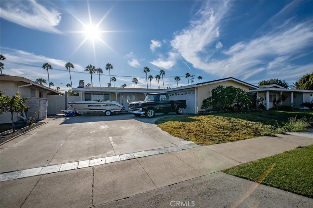 18301 Pammy Huntington Beach, CA 92648
