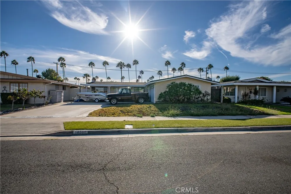 18301 Pammy Huntington Beach, CA 92648