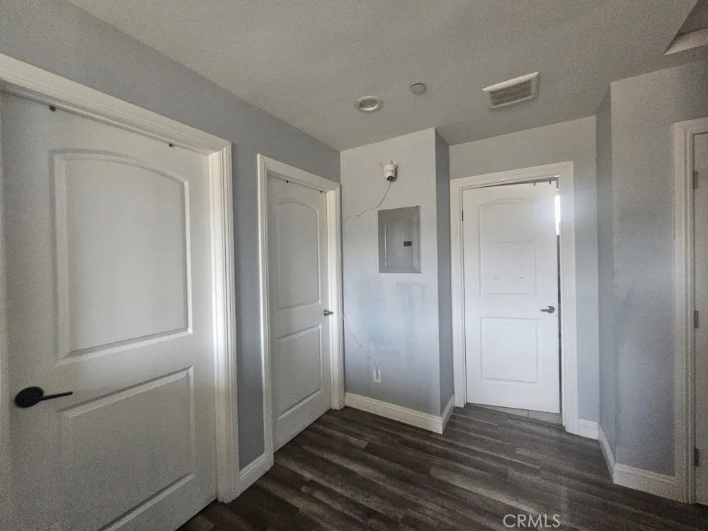 720 W 85th Los Angeles, CA 90044