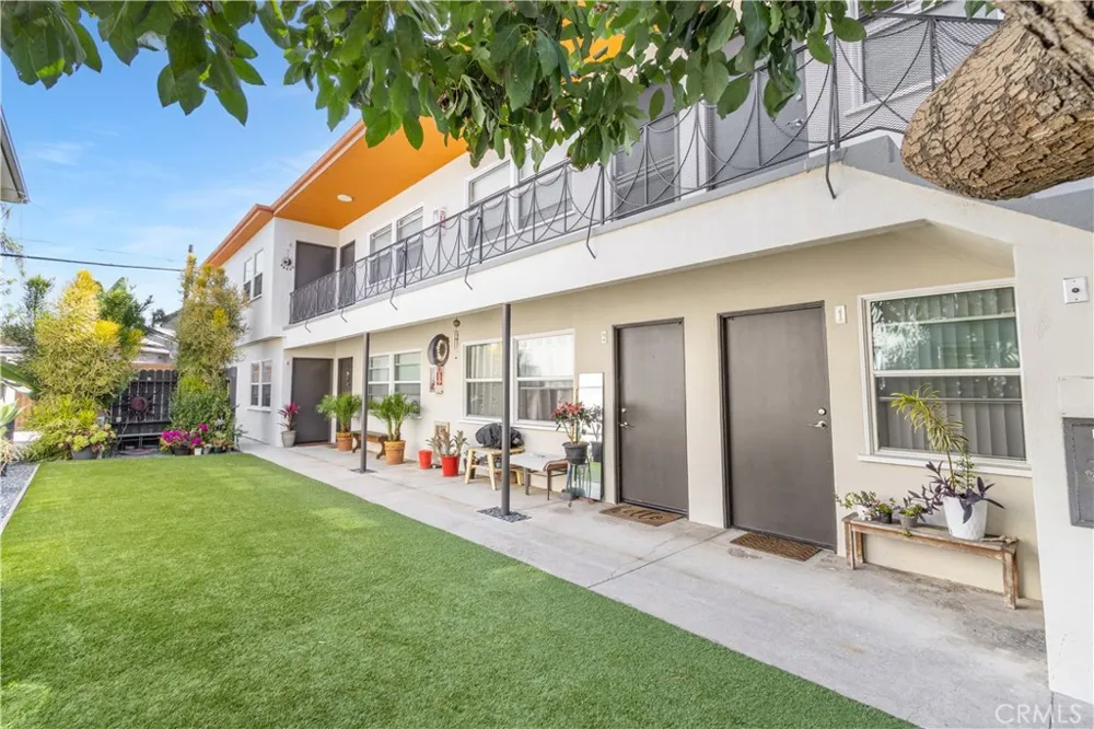 5711 E 2nd Long Beach, CA 90803