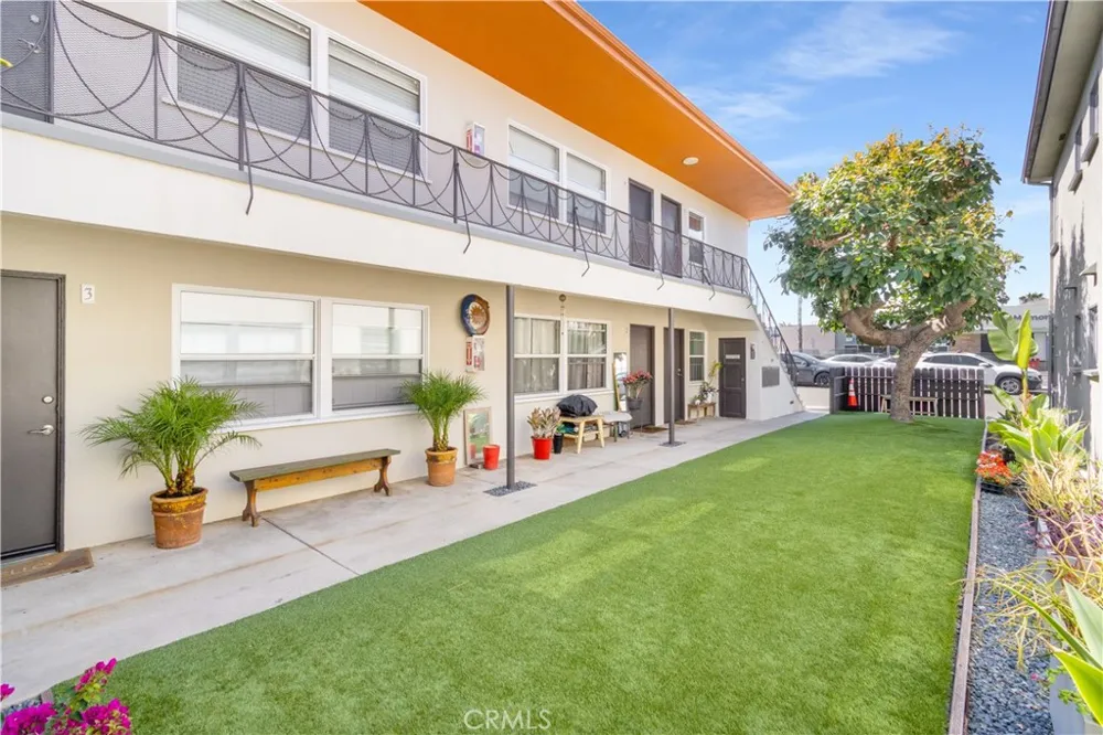 5711 E 2nd Long Beach, CA 90803