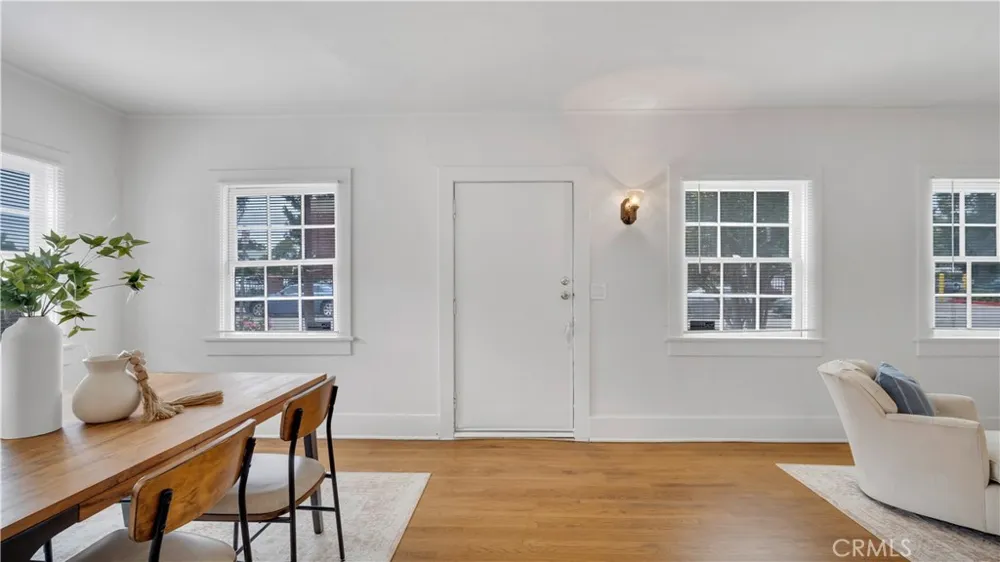207 W Buffalo Avenue Santa Ana, CA 92706