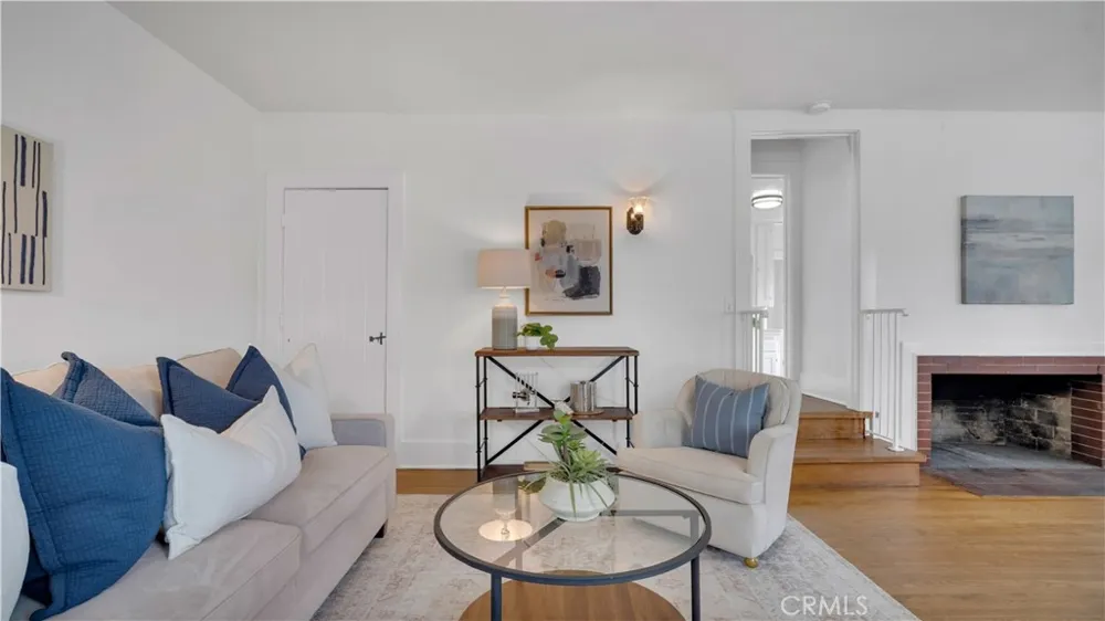 207 W Buffalo Avenue Santa Ana, CA 92706