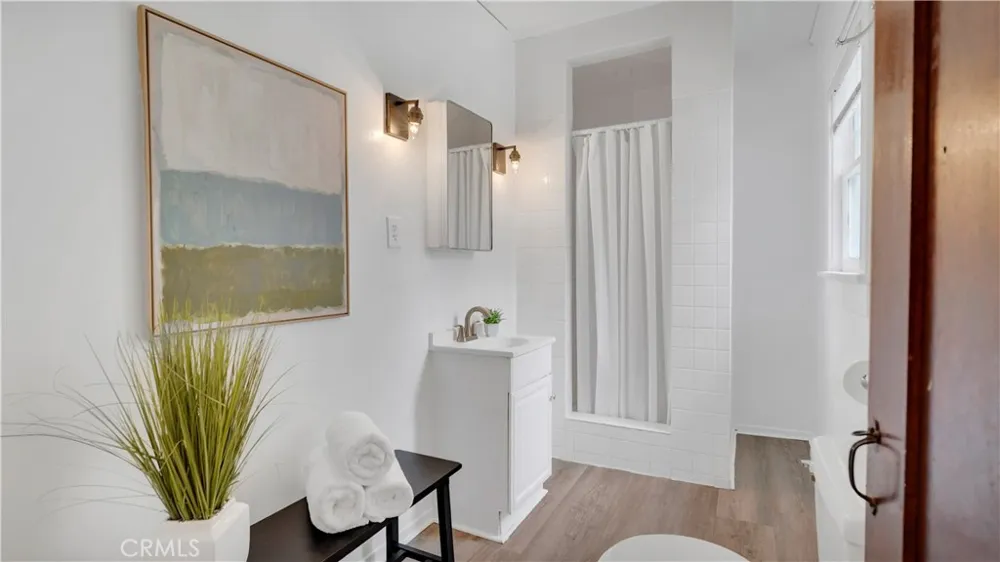 207 W Buffalo Avenue Santa Ana, CA 92706