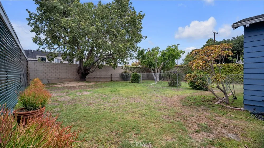 207 W Buffalo Avenue Santa Ana, CA 92706