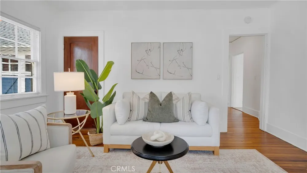 207 W Buffalo Avenue Santa Ana, CA 92706
