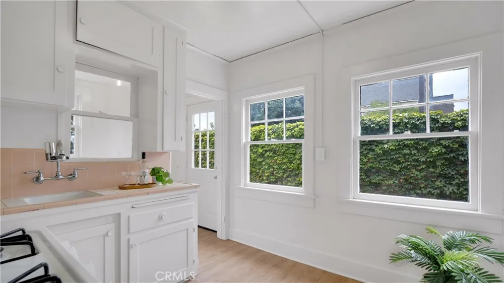 207 W Buffalo Avenue Santa Ana, CA 92706