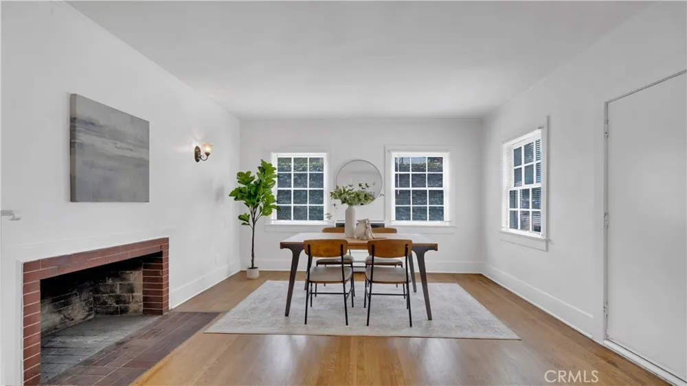 207 W Buffalo Avenue Santa Ana, CA 92706