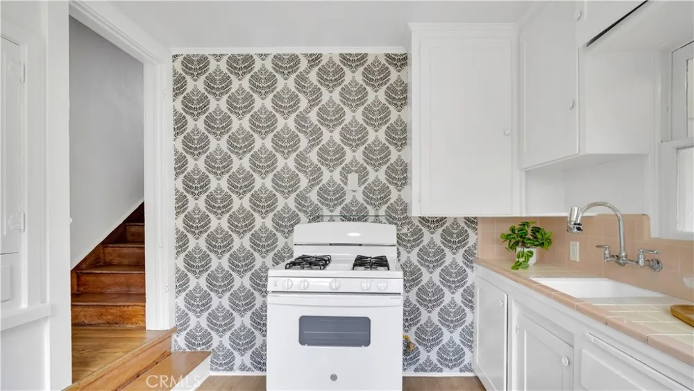 207 W Buffalo Avenue Santa Ana, CA 92706