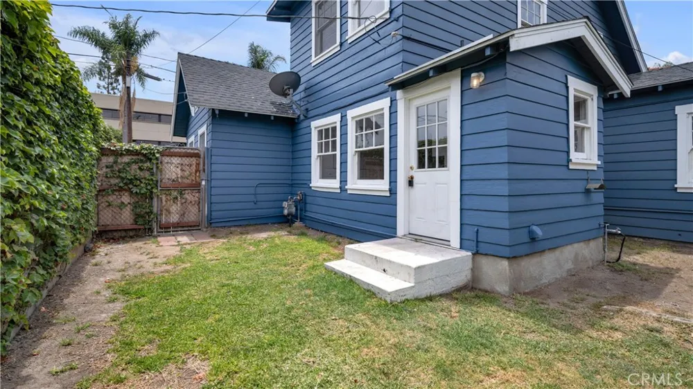 207 W Buffalo Avenue Santa Ana, CA 92706