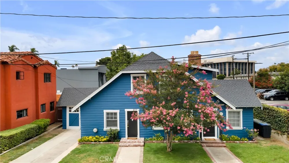 207 W Buffalo Avenue Santa Ana, CA 92706
