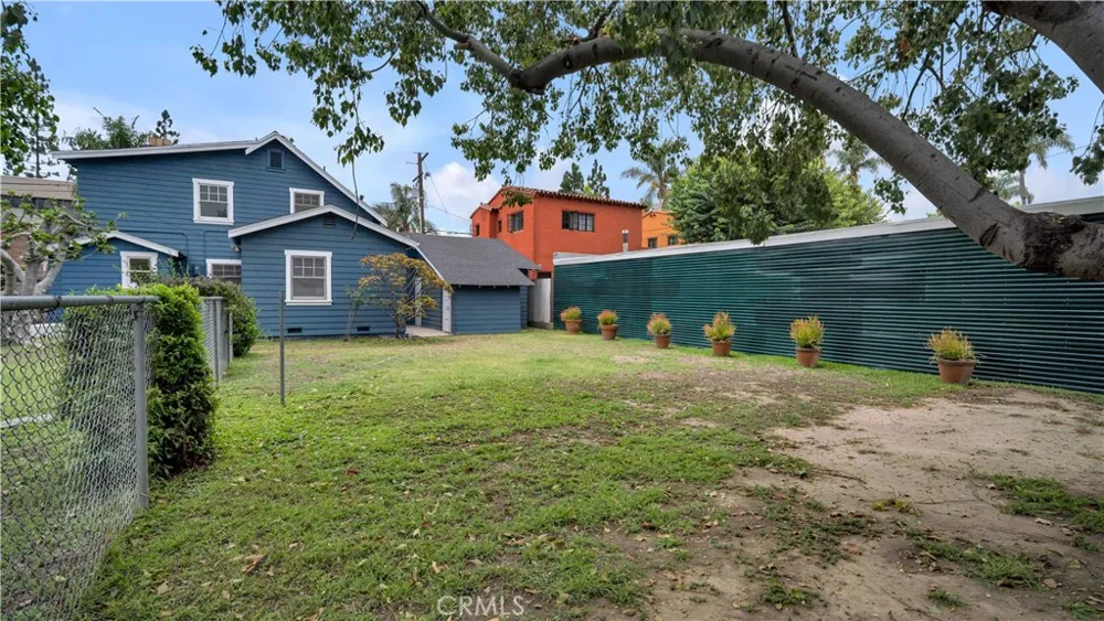 207 W Buffalo Avenue Santa Ana, CA 92706