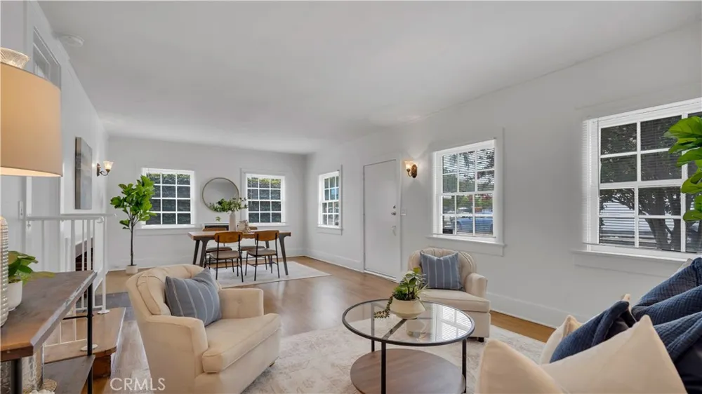 207 W Buffalo Avenue Santa Ana, CA 92706