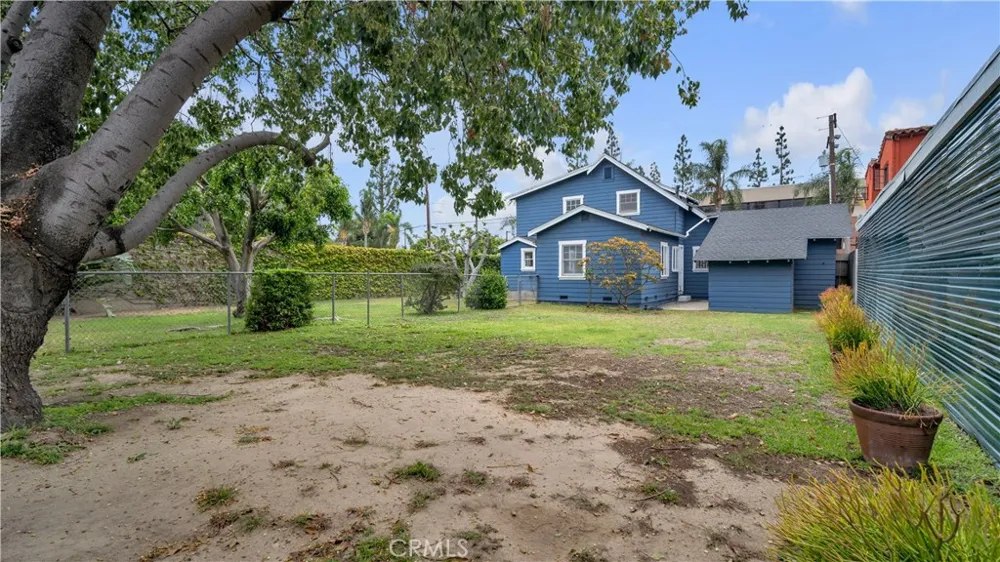 207 W Buffalo Avenue Santa Ana, CA 92706