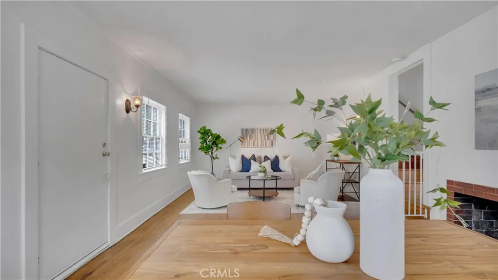 207 W Buffalo Avenue Santa Ana, CA 92706
