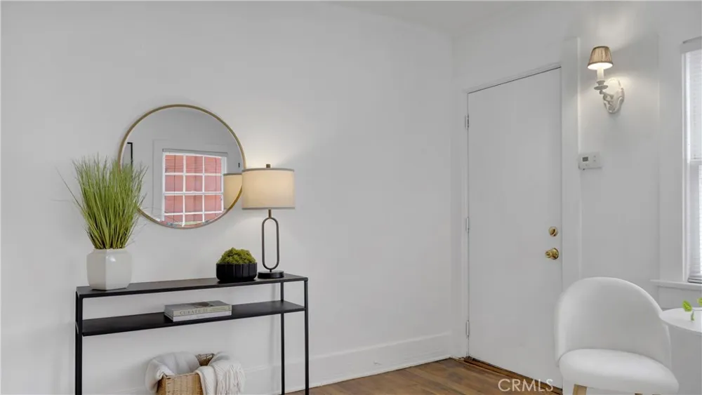 207 W Buffalo Avenue Santa Ana, CA 92706