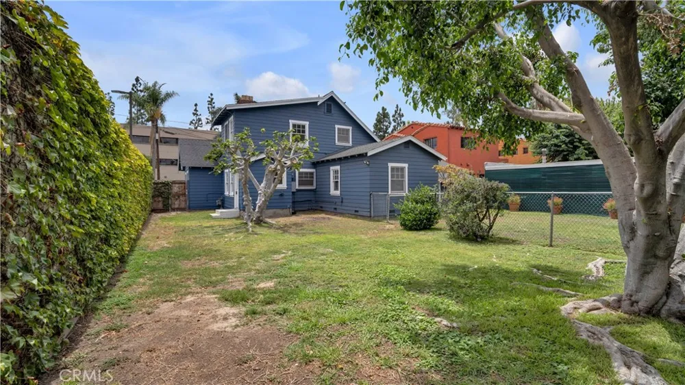207 W Buffalo Avenue Santa Ana, CA 92706