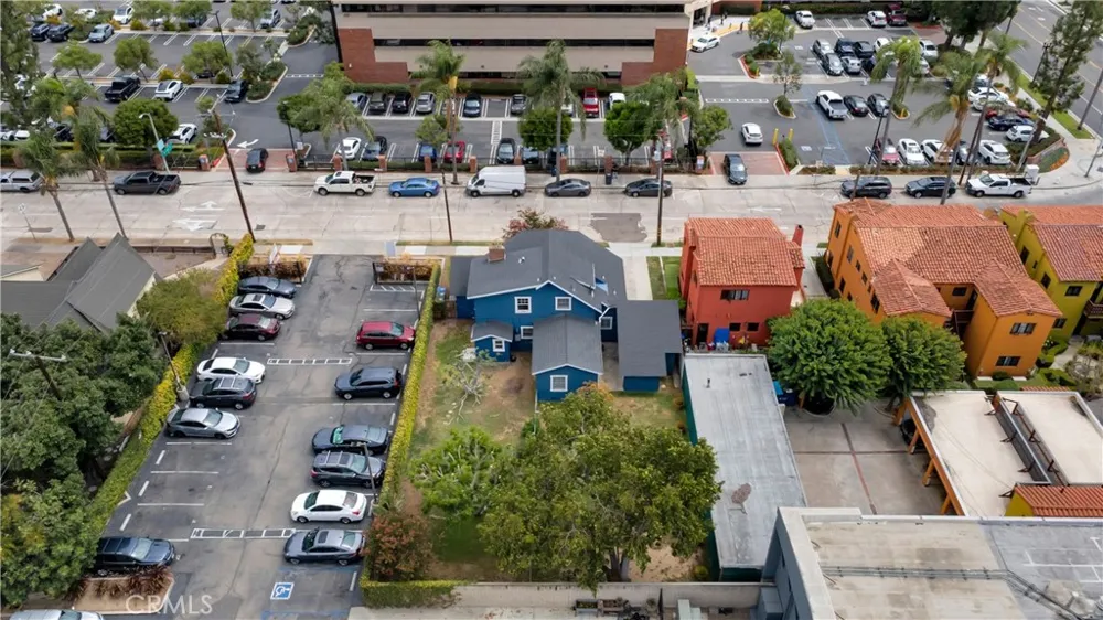 207 W Buffalo Avenue Santa Ana, CA 92706