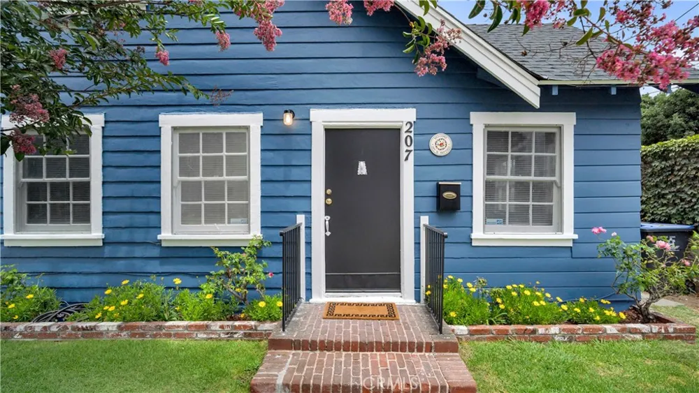 207 W Buffalo Avenue Santa Ana, CA 92706