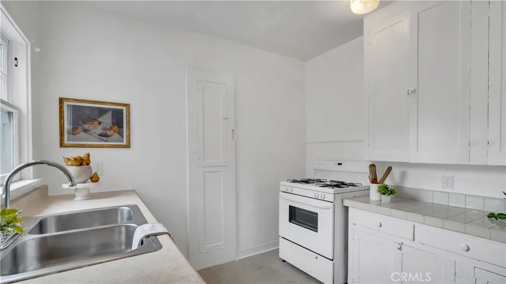 207 W Buffalo Avenue Santa Ana, CA 92706